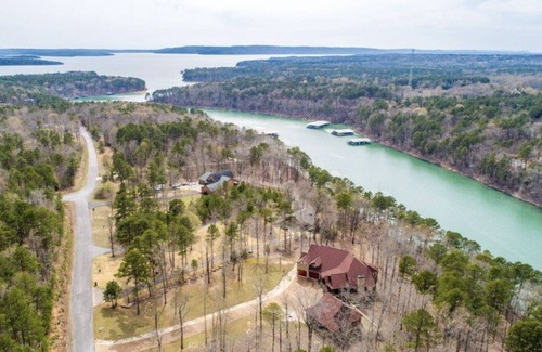 Drasco House | Waterfront Greers Ferry Lake House w/ View Decks & Boat Slip
