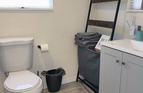 Leesburg Cottage | Waterfront Guesthouse with direct access to Harris Chain of Lakes