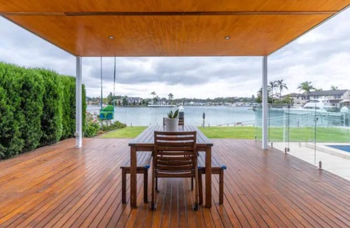 Sylvania Waters House | Waterfront Harmony House with heated pool and kayak