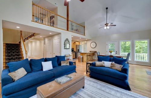 Pine Top House | Waterfront Hartfield Vacation Rental with Dock!