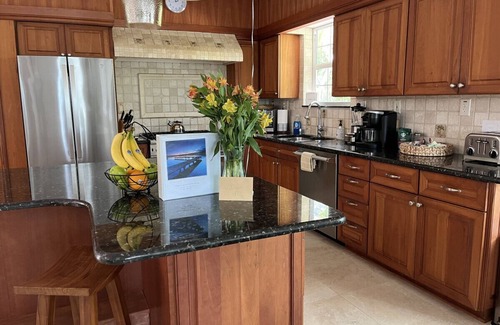 Marathon House | WATERFRONT Home on Deep Canal with private Pool, Spa and Dockage