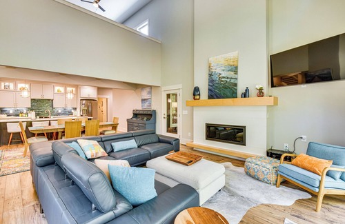 Reed Creek House | Waterfront Home on Lake Hartwell w/Dock Access