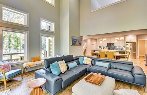 Reed Creek House | Waterfront Home on Lake Hartwell w/Dock Access