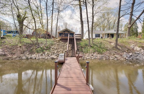 Lake Milton Cottage | Waterfront Home on Lake Milton: Dock, Hot Tub