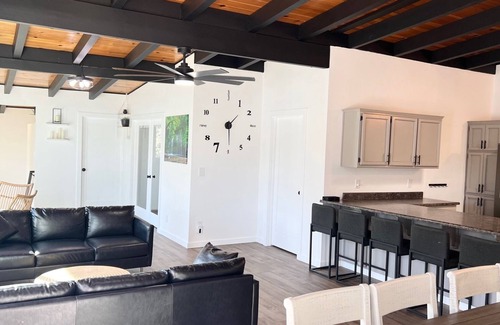 Lakehead House | Waterfront home on Shasta Lake- Bar, Pool Table, Hot Tub, Boat Parking