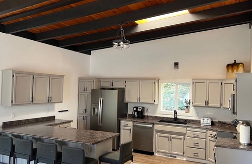 Lakehead House | Waterfront home on Shasta Lake- Bar, Pool Table, Hot Tub, Boat Parking