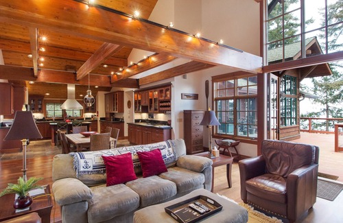 Friday Harbor House | Waterfront home! Private Beach! (LPB)