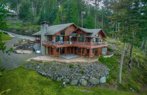Friday Harbor House | Waterfront home! Private Beach! (LPB)