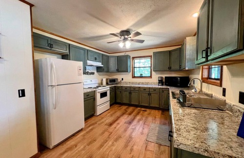 Cedar Bluff House | Waterfront Home Sleeps Five ~ Two Kayaks and Private Pier