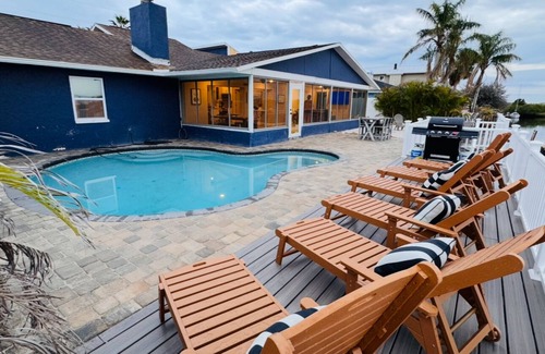 Spring Hill House | Waterfront Home, 5 bedrooms, Heated Pool, Sunsets!