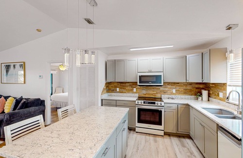 Summerland Key House | Waterfront home with boat/canal access, screened lanai, & renovated interior