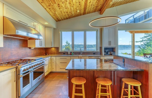 Southworth House | Waterfront home with WiFi & fireplace - near ferry access