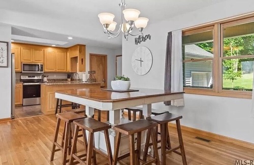 Henrico House | Waterfront Home with kayaking & pets allowed
