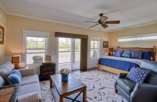 Suffolk Hotel | Waterfront Hotel Suite with Balcony