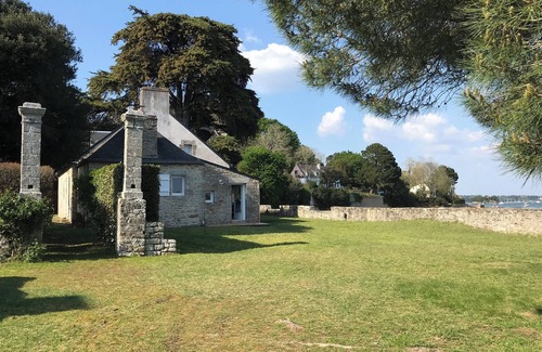 Ile-aux-Moines Villa | Waterfront house with large walled garden