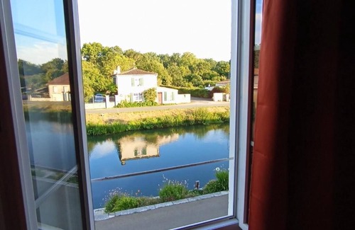 Coulon Apartment | Waterfront housing, town center