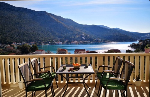 Zaton Apartment | Waterfront apartment LeMi with garage