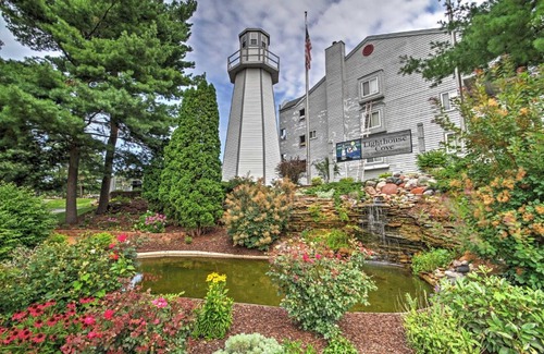 Lake Delton Apartment | Waterfront Lake Delton Condo with Pool and Spa Access!