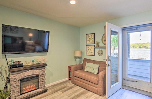 Lake Delton Apartment | Waterfront Lake Delton Condo with Pool and Spa Access!