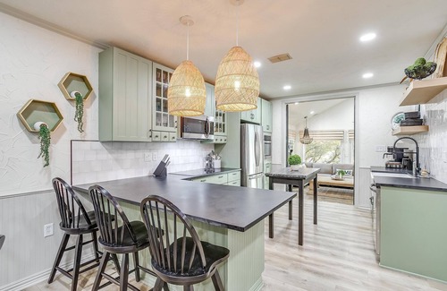 Palo Pinto House | Waterfront Lake Haven with Million Dollar Views