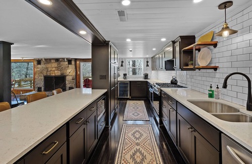 Counce Cabin | Waterfront Lake-house. Boathouse. 5 bed/4 bath, Pickwick Lake, Yellow Creek