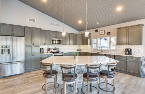 Roach House | Waterfront Lake of the Ozarks Home w/Private Dock