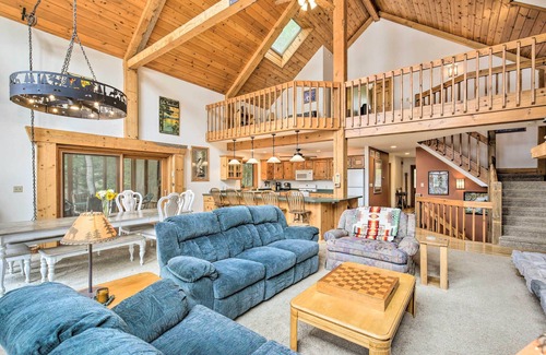 Lake Tomahawk Cabin | Waterfront Lake Tomahawk Cabin w/Game Room!