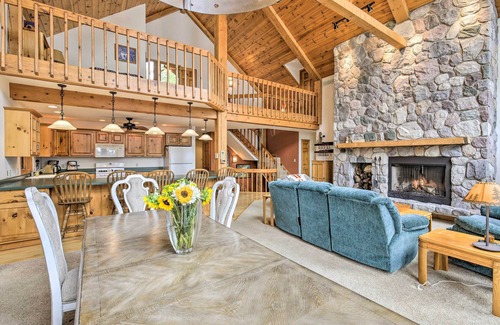 Lake Tomahawk Cabin | Waterfront Lake Tomahawk Cabin w/Game Room!