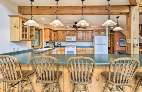 Lake Tomahawk Cabin | Waterfront Lake Tomahawk Cabin w/Game Room!