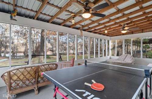 Uncertain House | Waterfront Lakeside Landing With Kayaks & Canoes