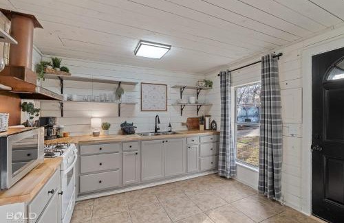 Uncertain House | Waterfront Lakeside Landing With Kayaks & Canoes