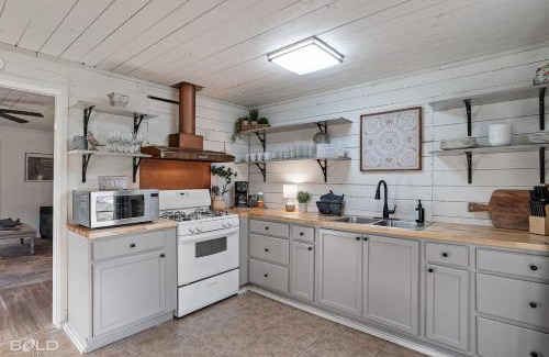 Uncertain House | Waterfront Lakeside Landing With Kayaks & Canoes