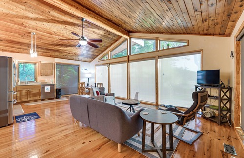 Lancaster Cabin | Waterfront Lancaster Cabin ~ 10 Mi to Kilmarnock!