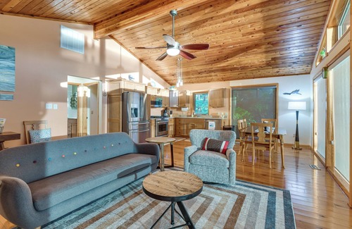 Lancaster Cabin | Waterfront Lancaster Cabin ~ 10 Mi to Kilmarnock!