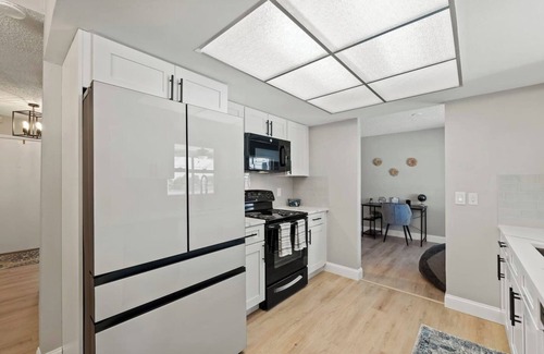 Somerset Lakes House | Waterfront Largo Lake House