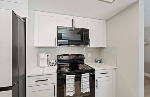 Somerset Lakes House | Waterfront Largo Lake House