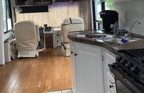 Waddington House | Waterfront location - 1 br in RV sleeps 4