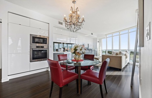 Bathurst Quay Condo | WATERFRONT LUXURY CONDO IN DOWNTOWN TORONTO WITH FREE PARKING