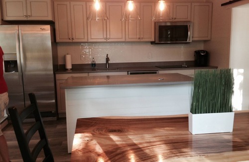 Lansdowne Cottage | Waterfront Luxury Cottage for 8 with Private Hot Tub & Free Dockage