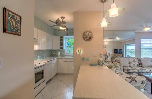 Marco Island Condo | Waterfront Marco Island Retreat w/Shared Docks