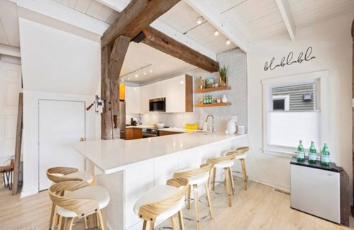 Ivy Lea House | Waterfront Oasis in the Heart of 1000 Islands Gananoque, Ontario, Canada