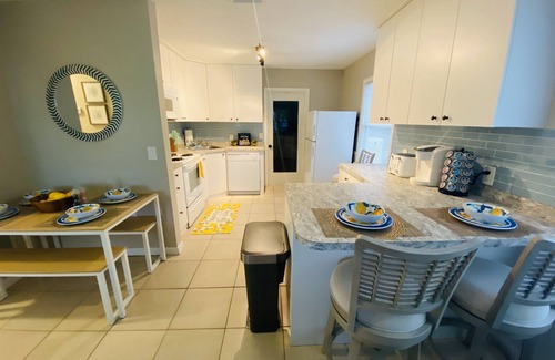 Bay Crest Villa House | Waterfront Palm Cottage