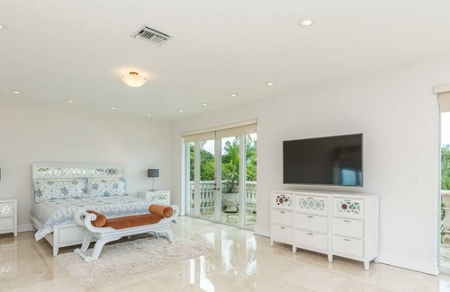 Surfside House | Waterfront paradise in private bay