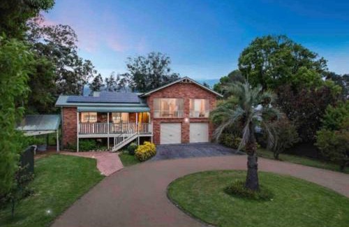 Dora Creek House | Waterfront Paradise Summer Hideaway FREE BOAT FIshing Lover