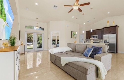 Trafalgar House | Waterfront+Pool+HotTub+Plunge! Welcome to our waterfront Oasis in Cape Coral FL!