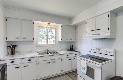 Port Clinton Cottage | Waterfront Port Clinton Cottage: 5 Mi to Lake Erie