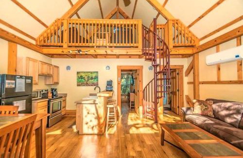 Seguin House | Waterfront Prairie Flower Treehouse