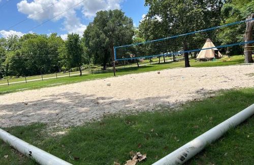 Seguin House | Waterfront Prairie Flower Treehouse