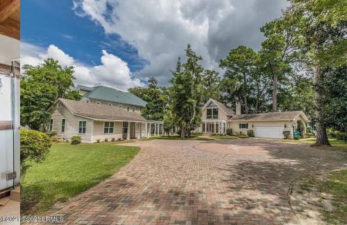 Beaufort House | Waterfront! Private Dock! Cottage in the City!