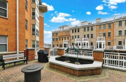 Riverside Condo | Waterfront property in Harborview